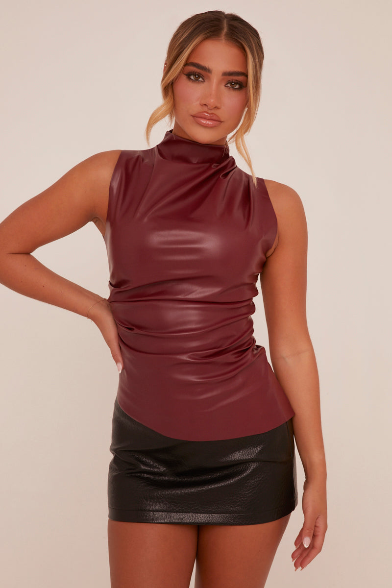 Elise Mode Dames Slim Leren-Look Top met Plooien in Bordeaux