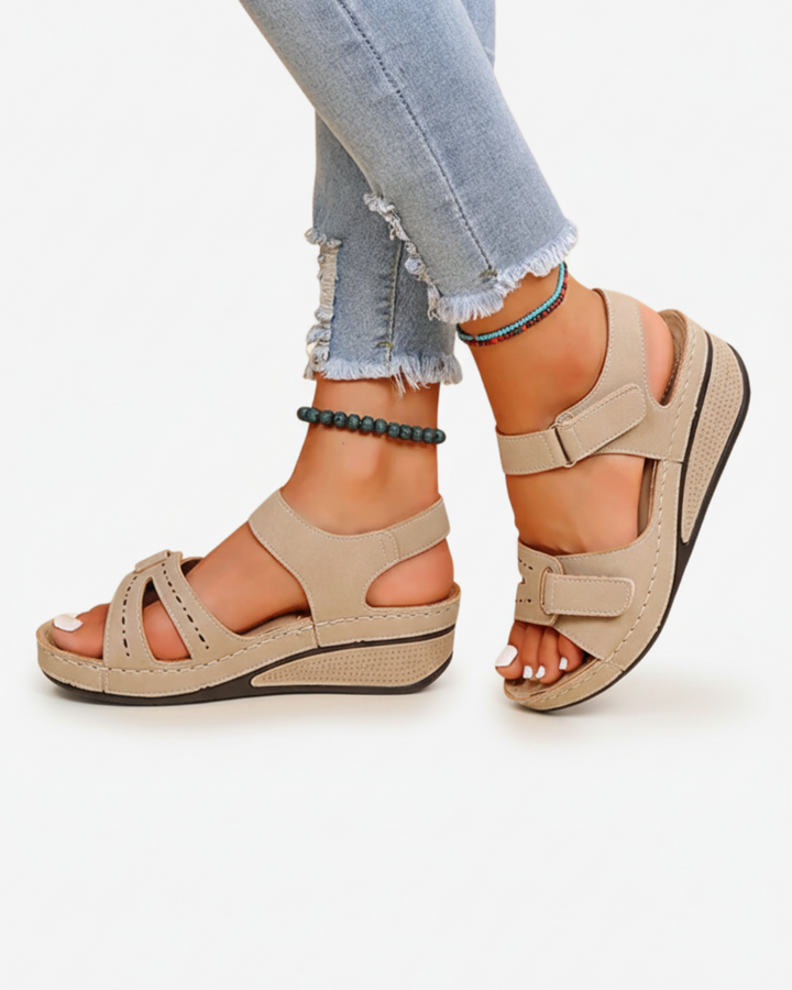 EliseMode Dames Sleehak Sandalen Dubbele Verstelbare Band in Beige